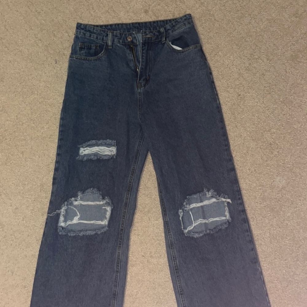 Ripped high waisted jeans